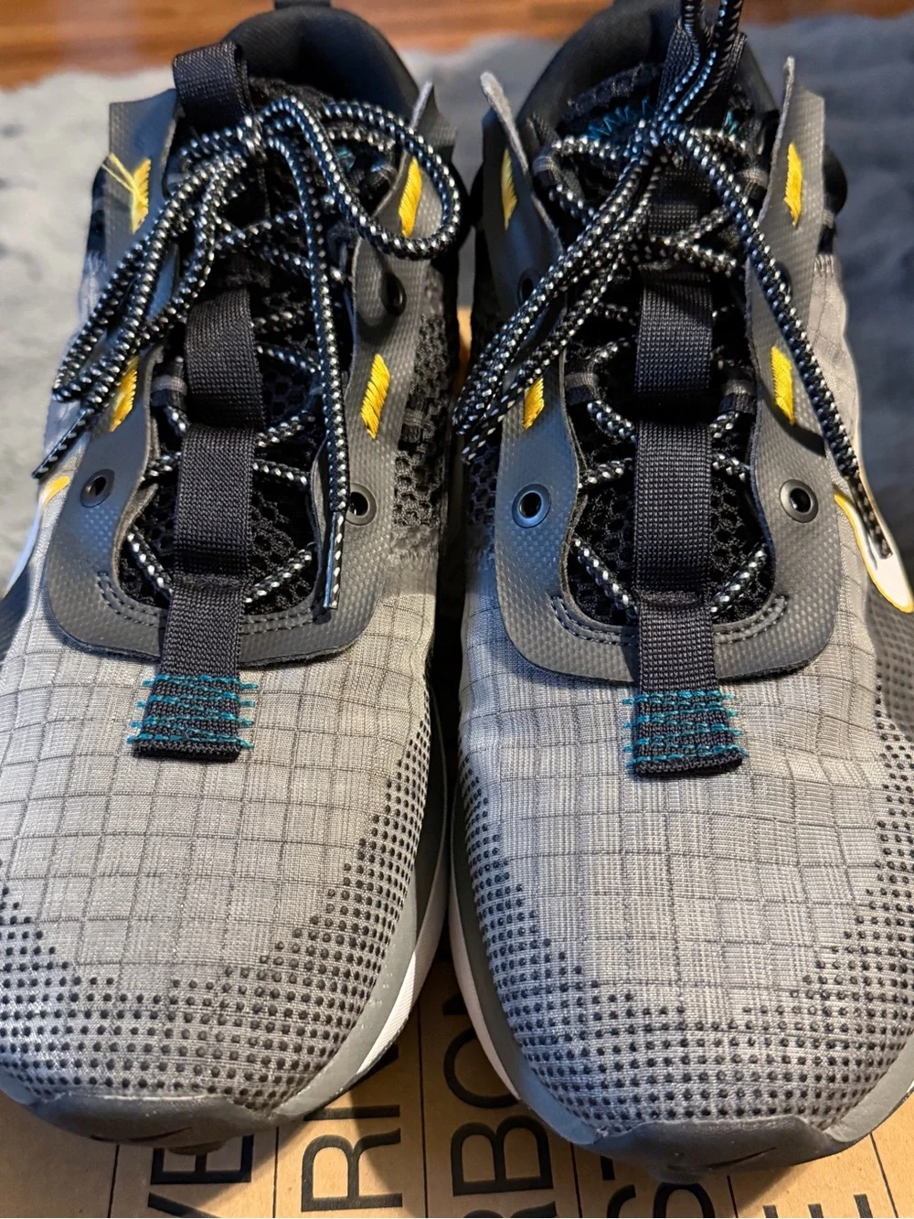 Nike Men's Gray and Yellow Air Max 2021